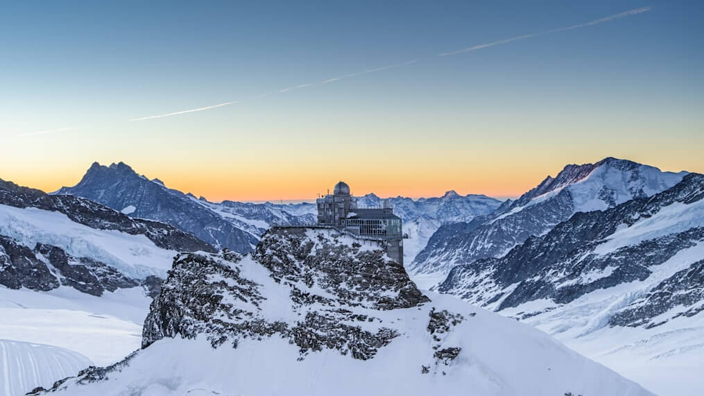 Jungfraujoch-Top-of-Europe-im-Morgenlicht