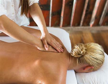 Olander-Spa-Song-back-massage-Saa-Private-Island-2015_1