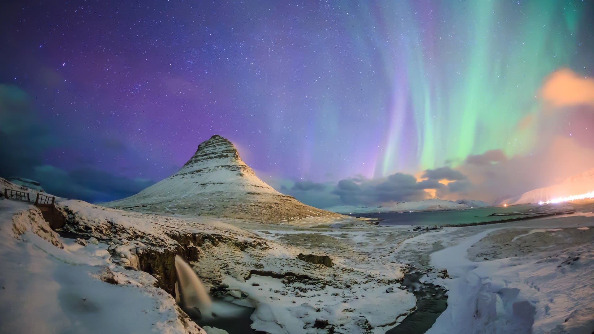 northern-lights-appear-over-mount-kirkjufell-iceland (1)