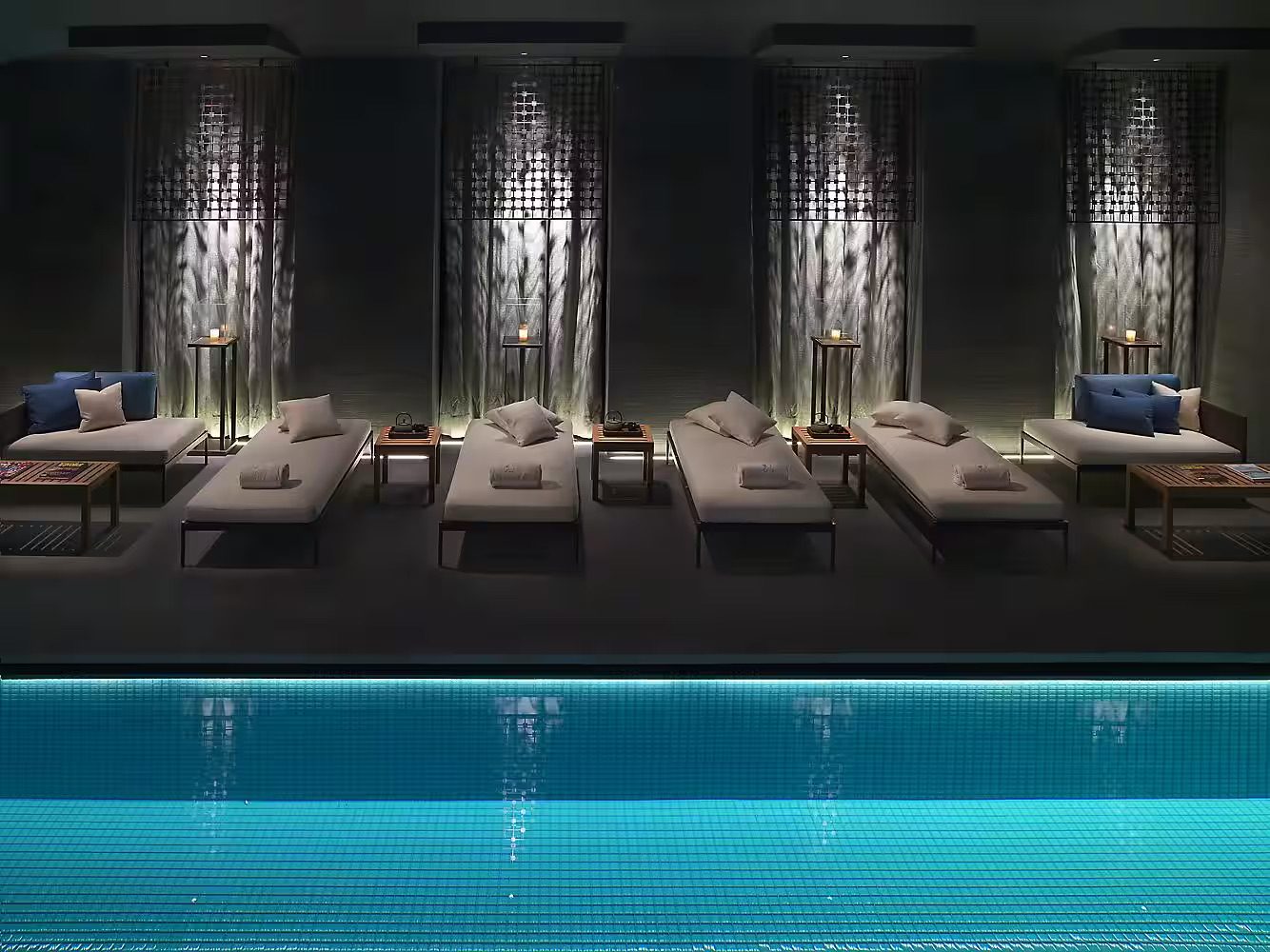 milan-luxury-spa-pool-loungers-01