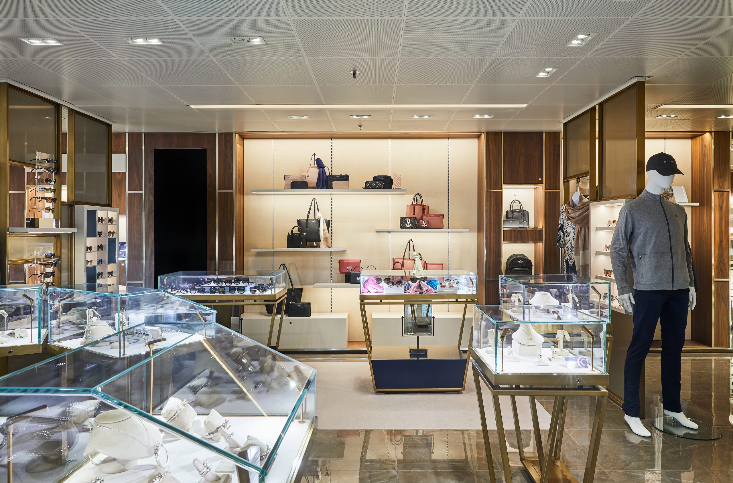 Luxury shopping experience in the Boutique, Silver Whisper.